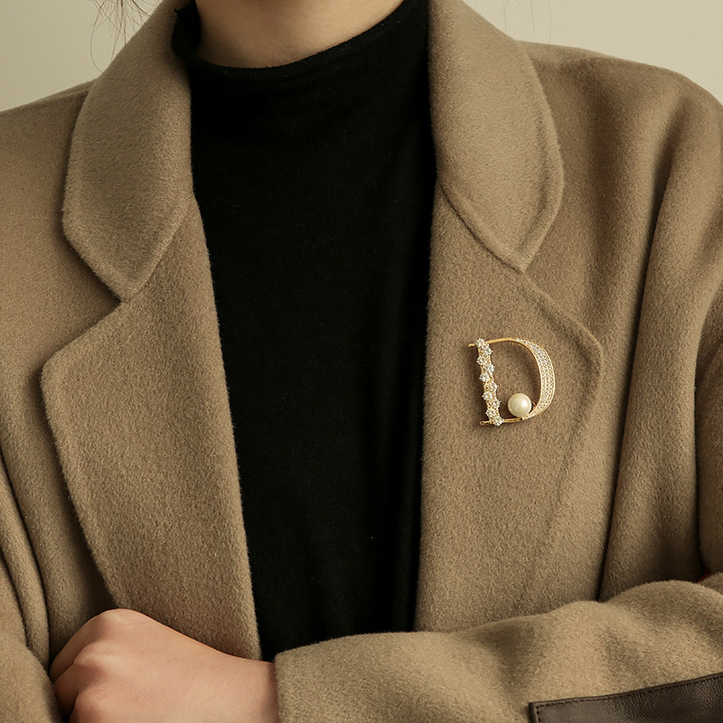 Luxe Strass Letter D Broches v - Embroidery Letter M recensie en prijs