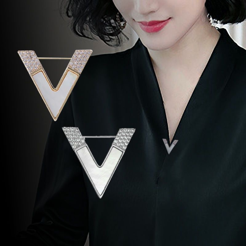 Luxe Strass Letter D Broches v - Embroidery Letter M recensie en prijs
