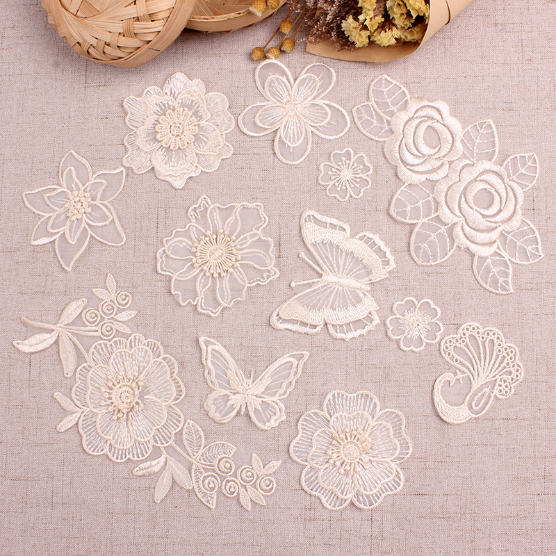 Beige Kant Pauw Vlinder Patche - Embroidery Letter M recensie en prijs