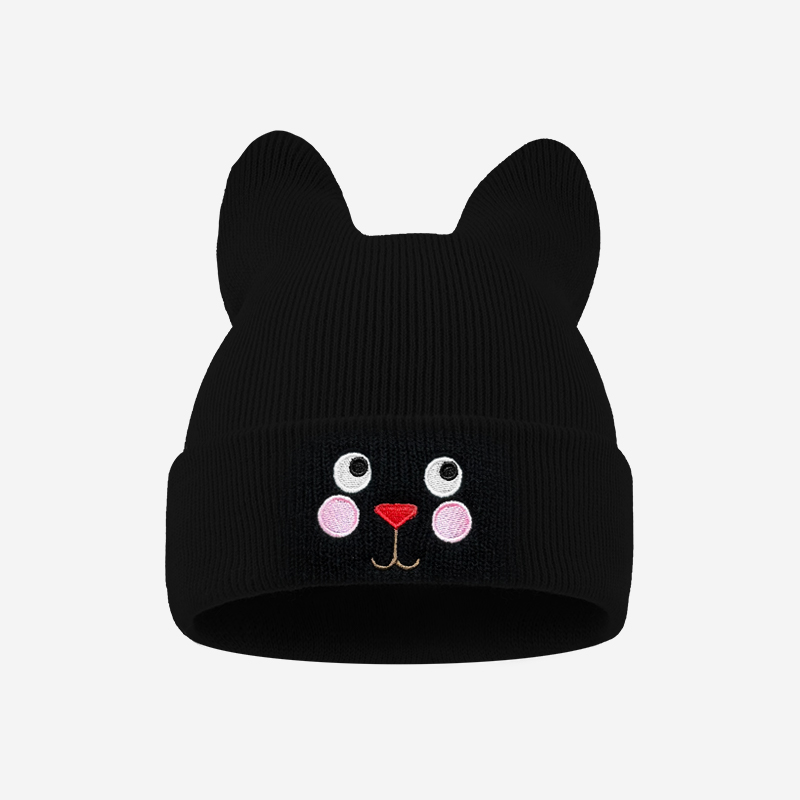 Zachte kindermuts met kattenor - Embroidery Letter recensie en prijs
