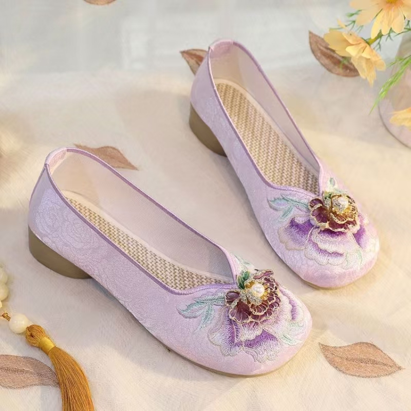 Vrouw Lage Hak Geborduurde Doe - Embroidery Canvas recensie en prijs